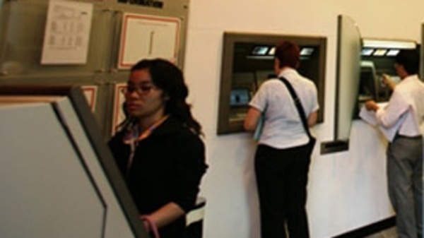 Hơn 100 máy ATM của HSBC đã có tại Việt Nam